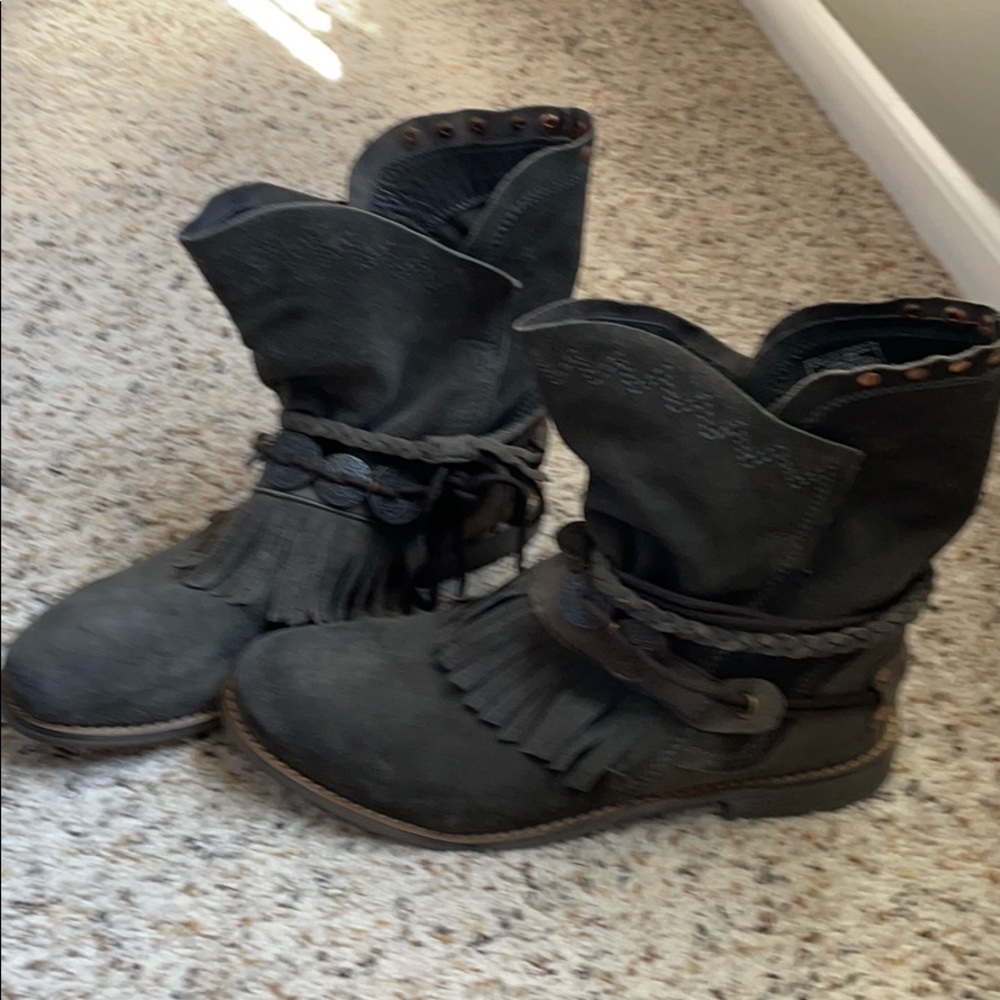 Suede boots, size 10